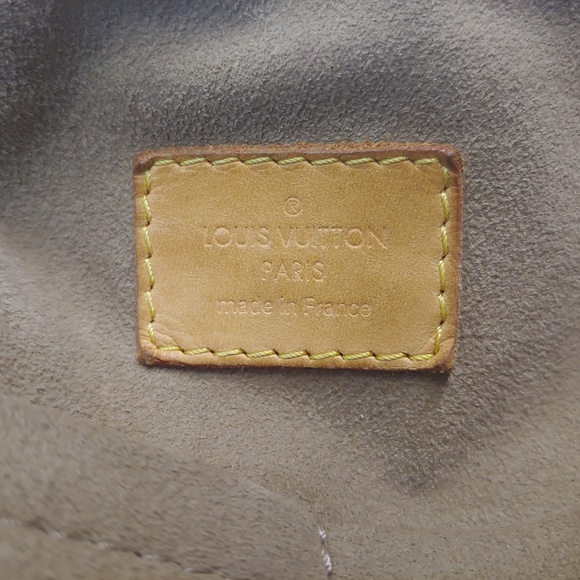 Louis Vuitton Courtney Monogram in Black Noir - Picture 3 of 8